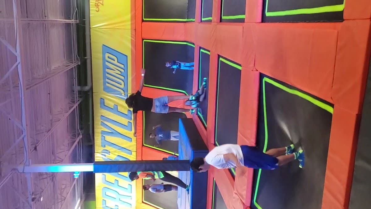 Urban Air Trampoline and Adventure Park — foto
