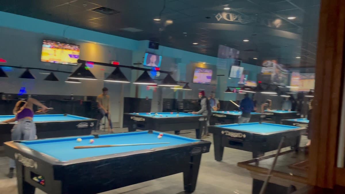 Q Ball Billiards — foto