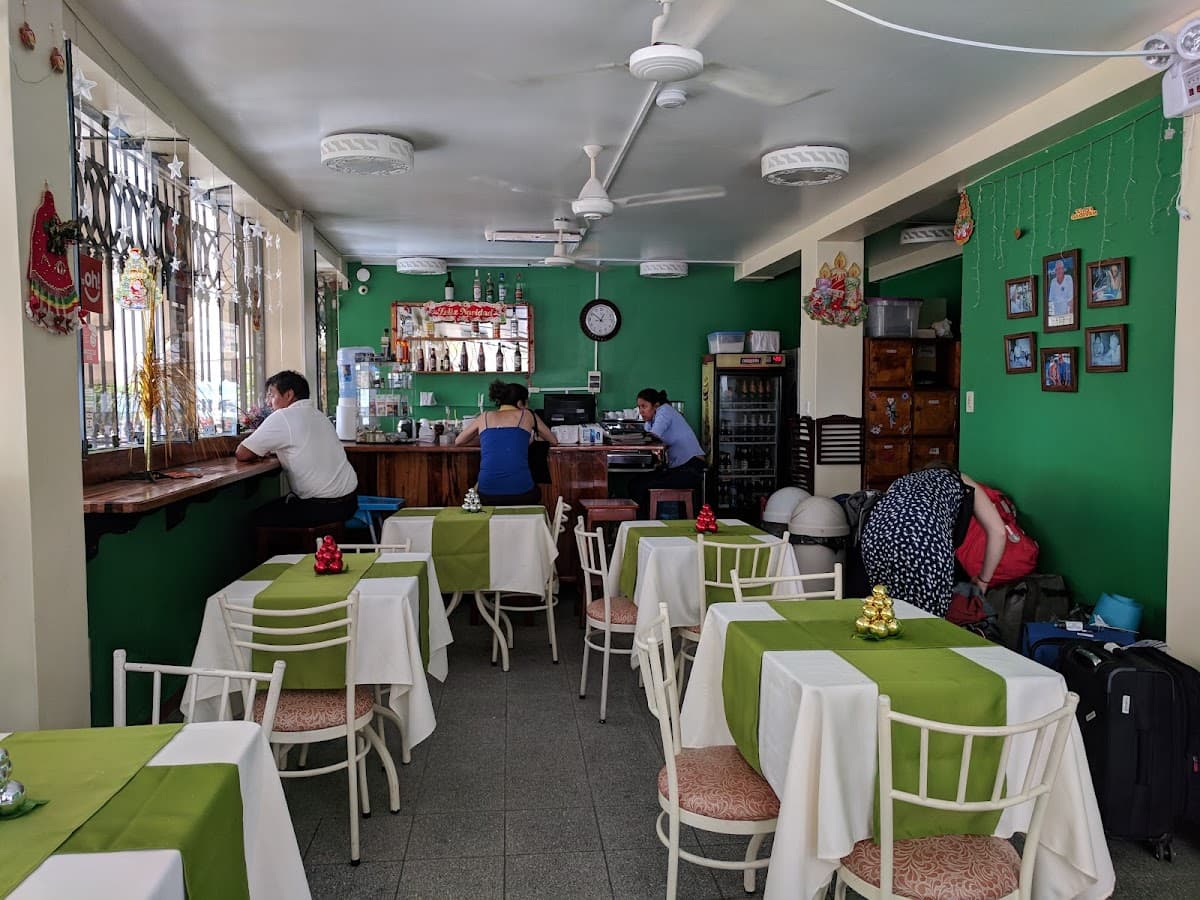 Dawn On The Amazon Café — foto