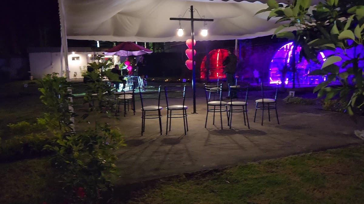 Frente al Bosque Cafetería — foto
