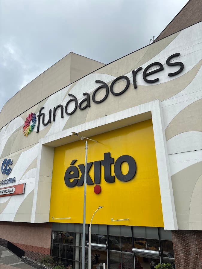 Éxito Manizales - Fundadores — foto
