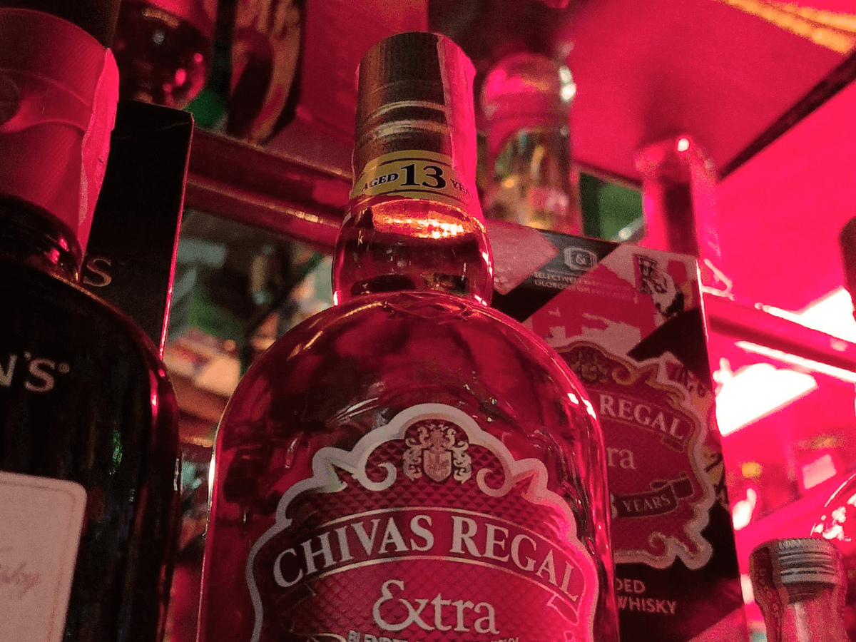 ENCANTO KARAOKE BAR — foto