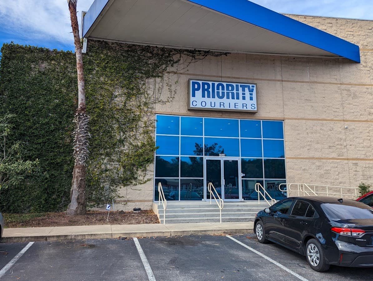 Priority Couriers — foto