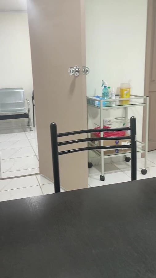 Clinica de Especialidades Medicas "Nueva Aurora" — foto
