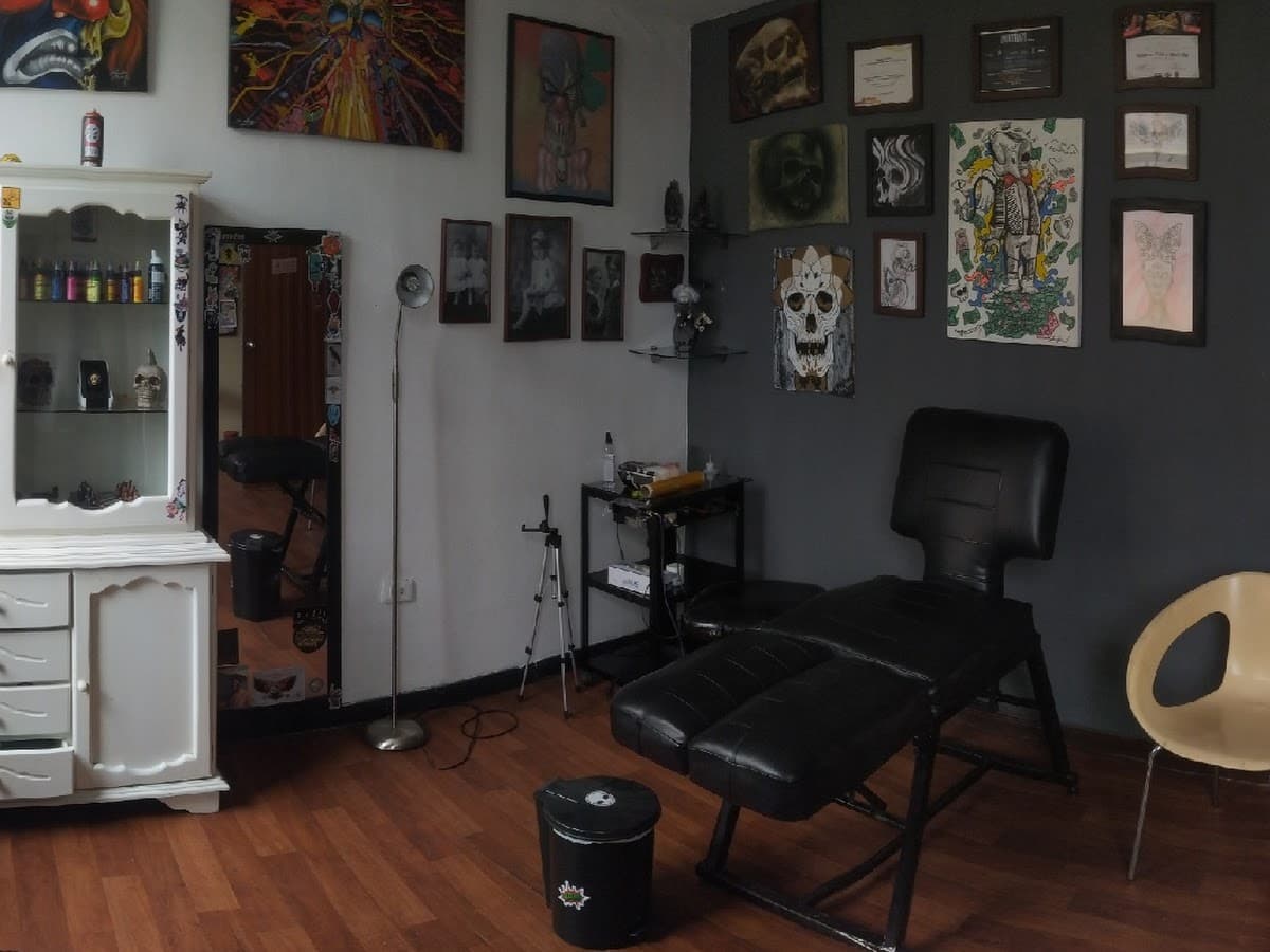 Tatuajes y piercing (viernes13_tattoostudio)