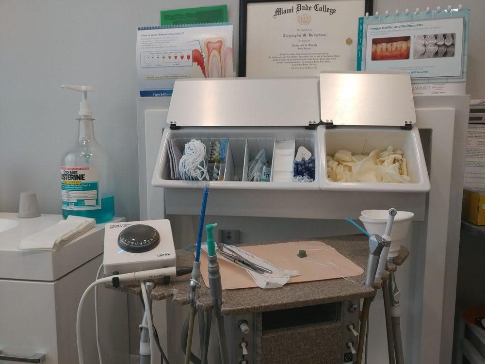 Dream Smile Center: Dr. Jeff Bartlett & Dr. Isabel Castillo — foto