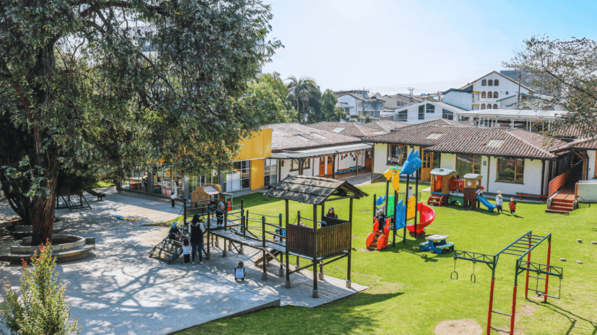 Colegio Los Pinos / Preescolar Los Pinos Intisana