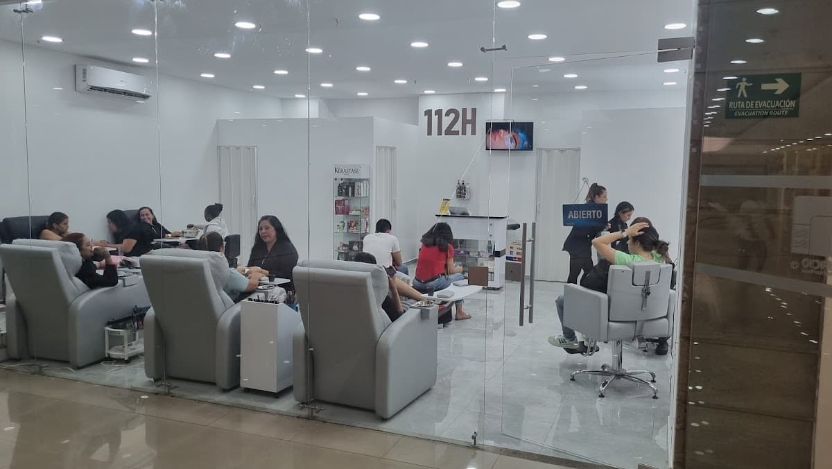 LINA LUCIO SPA DE CEJAS - HOLGUÍNES TRADE CENTER. — foto