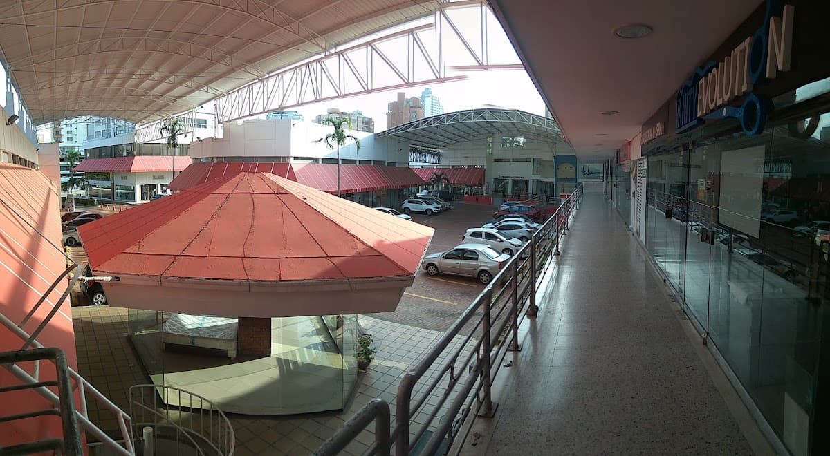 TRENTO - C.C. Country Plaza, Local 68 — foto