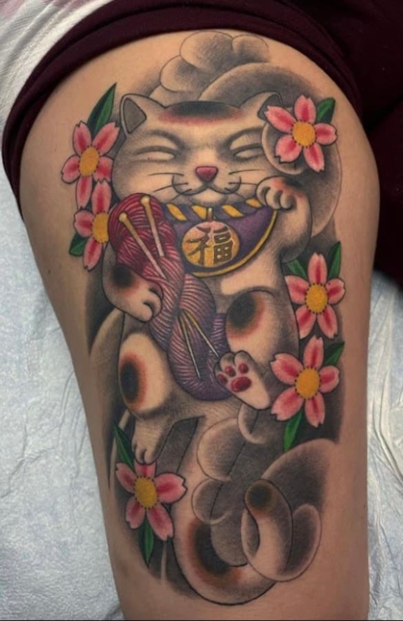 Black Hive Tattoo — foto