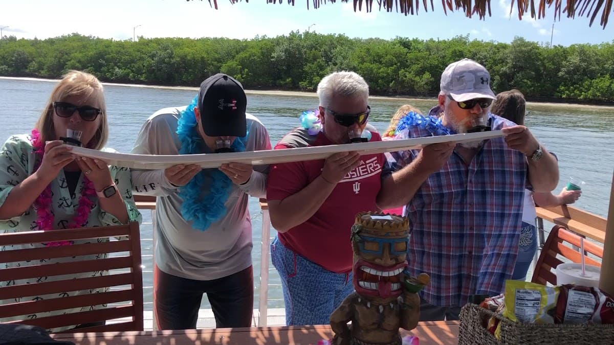 Totally Tiki Tours — foto