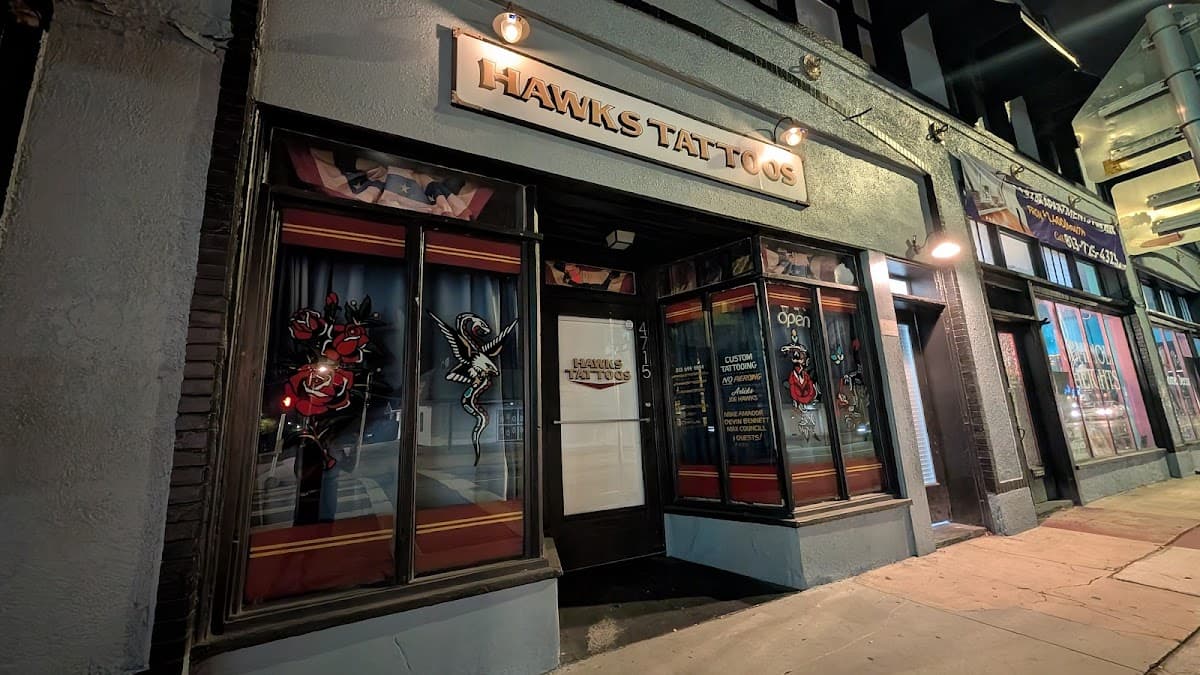HAWKS ELECTRIC TATTOOS — foto