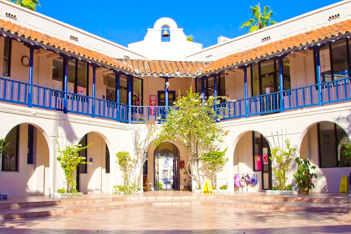 The Cushman School — foto