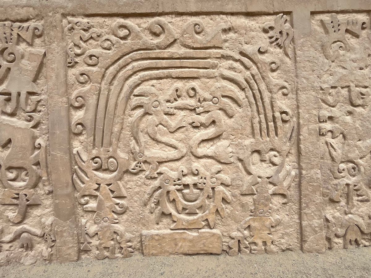 Huaca del Dragón