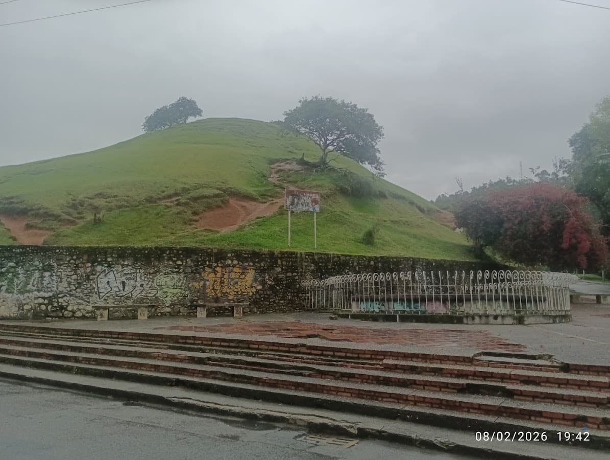 Pirámide El Morro de Tulcán — foto