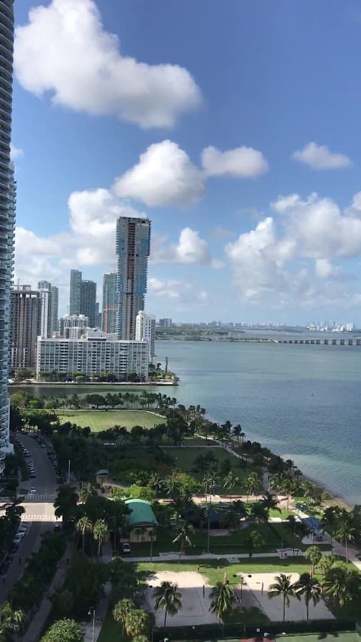 OfCourseMiami - Immobilier / Real Estate — foto