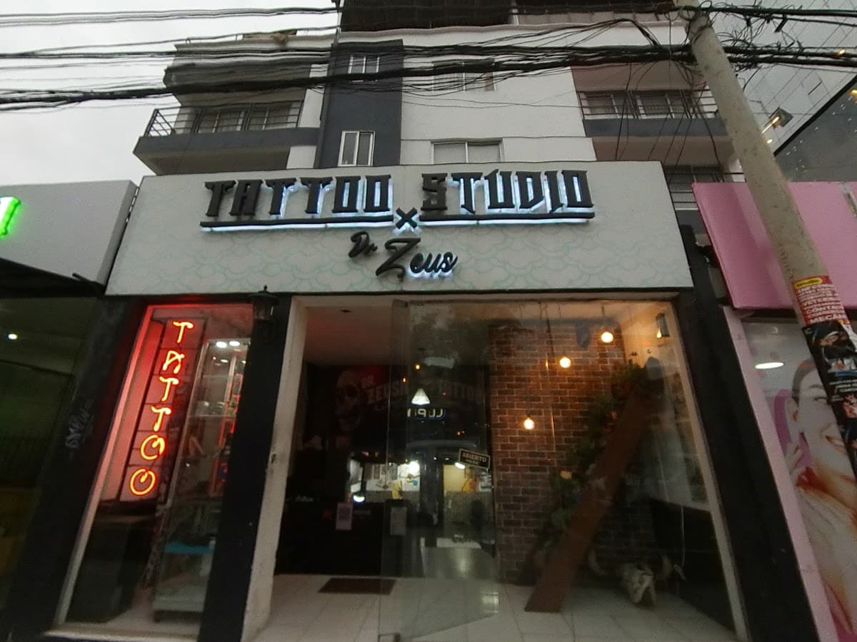 Zeush Tattoo Club — foto