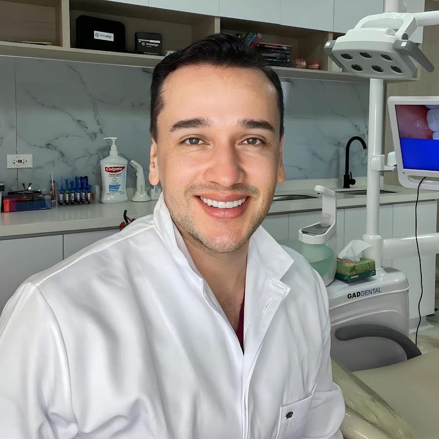 Dr Yimy Gamez Ortodoncia y Estética Dental