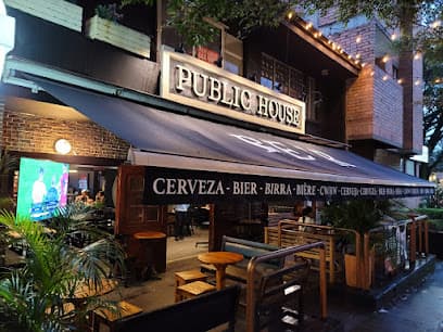 Public House Medellín — foto