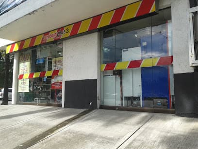 la rebaja Plus No. 3 DROGUERIA Y MINIMARKET Avenida 33 Medellin — foto