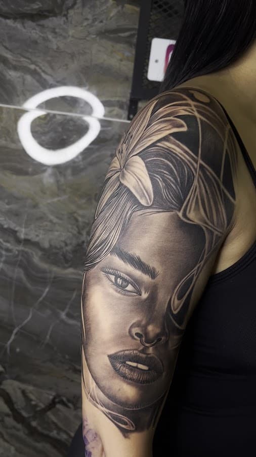 VICTOR SABOGAL TATTOO — foto