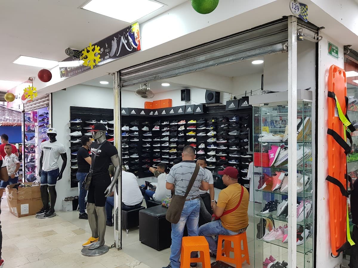 Centro Comercial Galerías el Hueco — foto