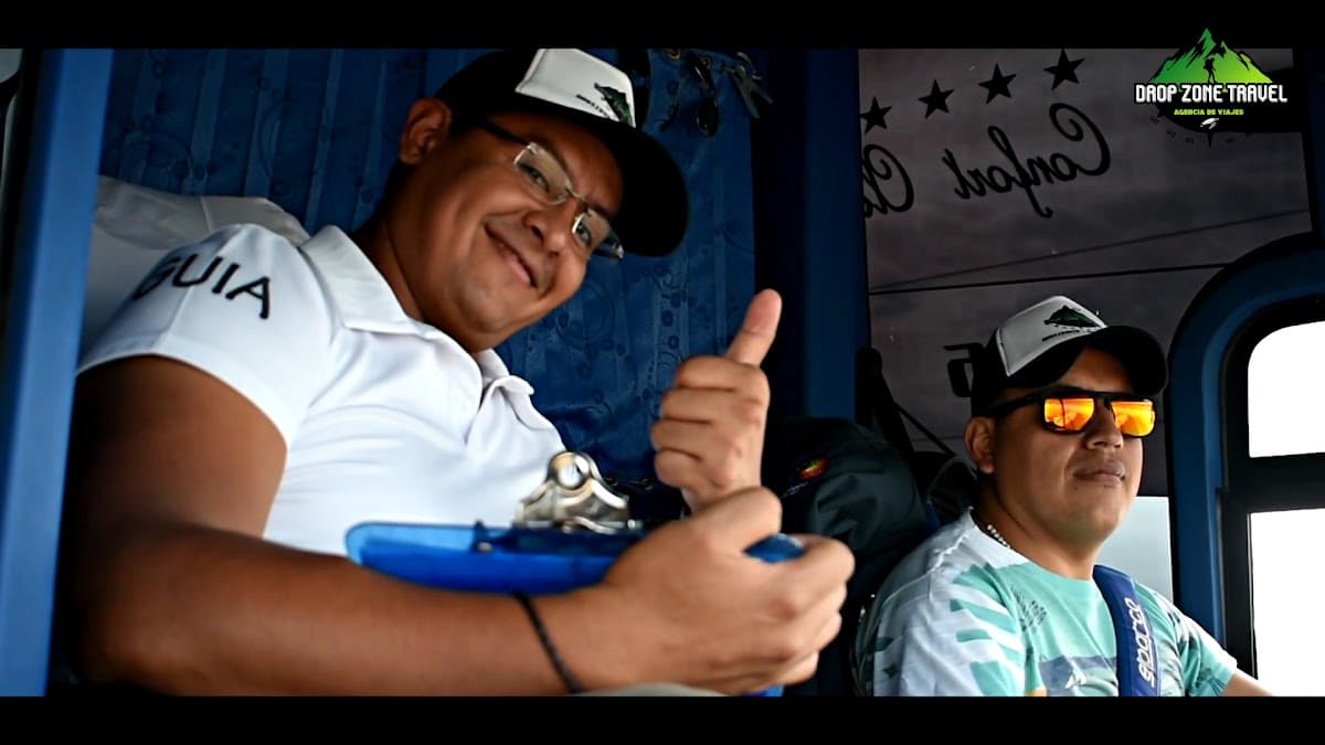 Agencia de Viajes, Drop Zone Travel — foto