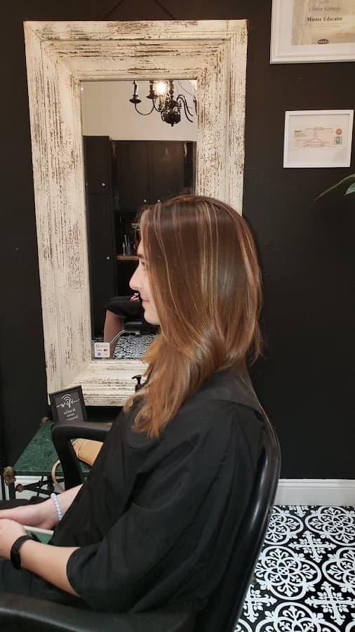 Taj Salon — foto
