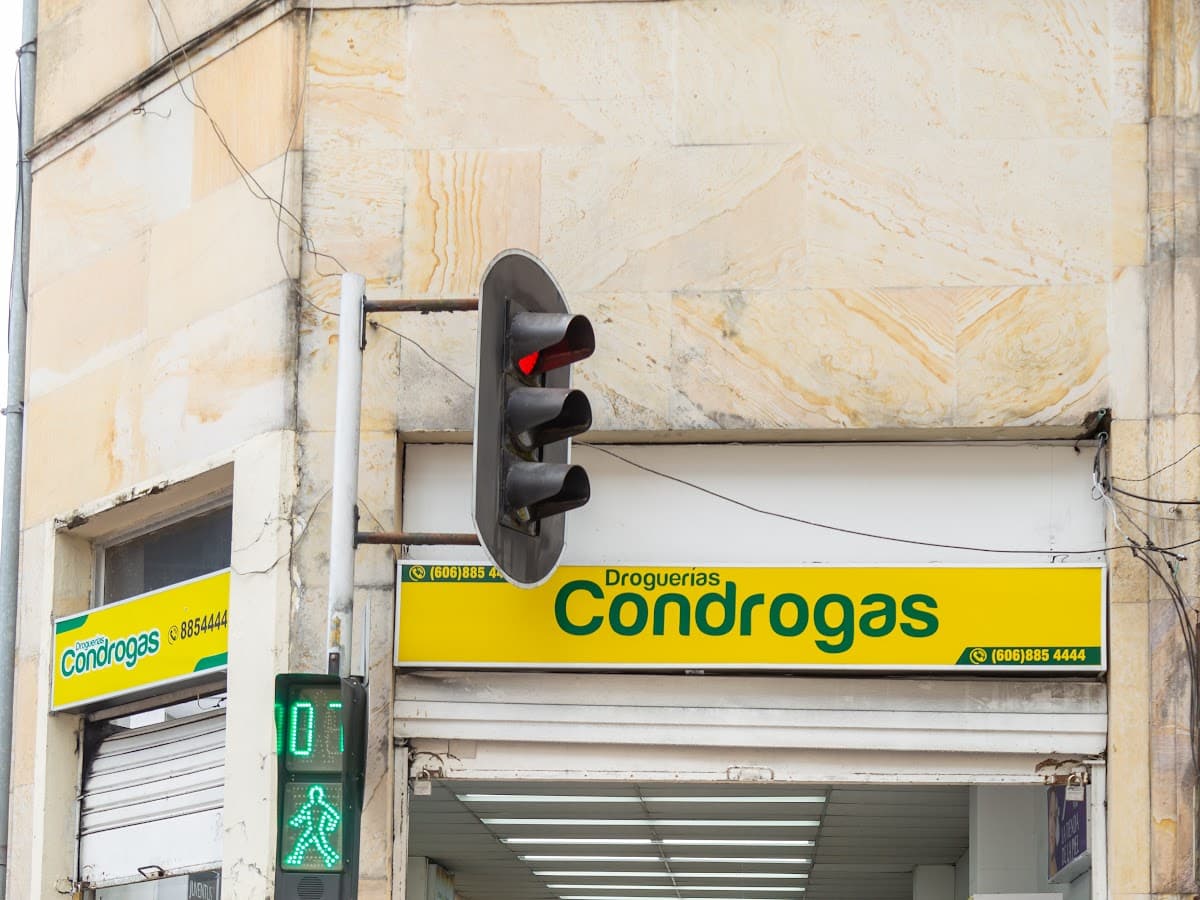 Condrogas AVENIDA SANTANDER - Manizales. Productos de droguería, farmacia, cuidado personal y belleza. Servicio a domicilio. — foto