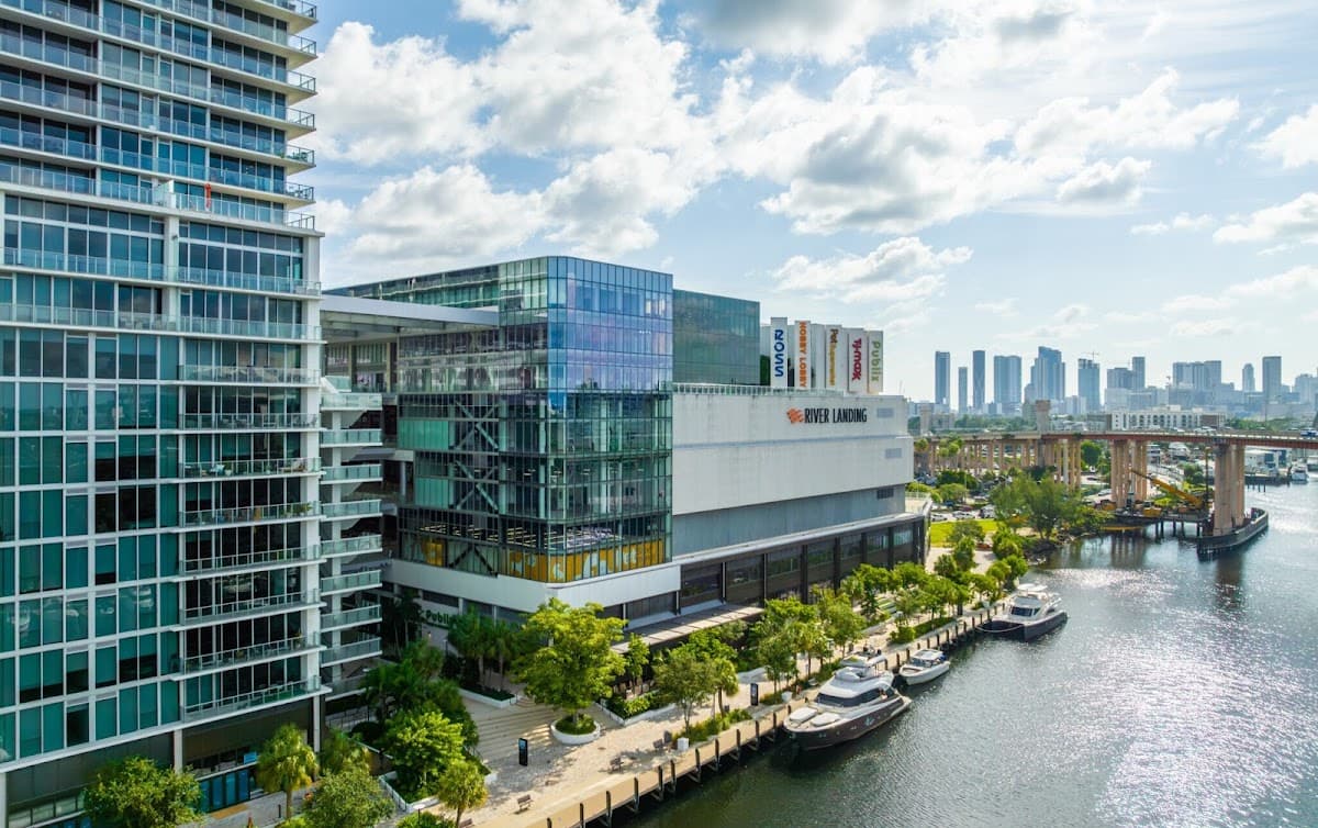 River Landing Shops & Residences — foto