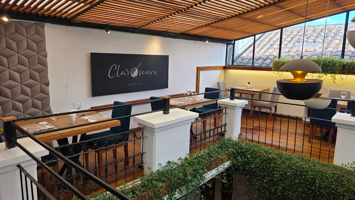 Claroscuro Gastro Bar