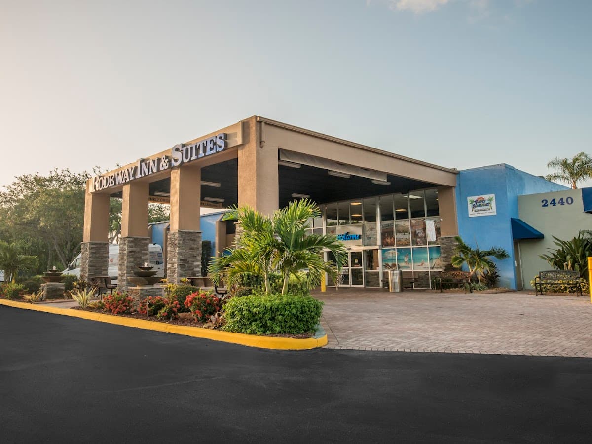 Rodeway Inn & Suites Fort Lauderdale Airport & Port Everglades Cruise Port Hotel