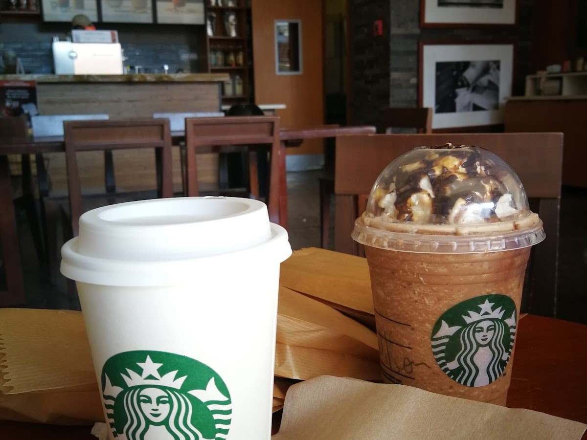 Starbucks Real Plaza Piura — foto