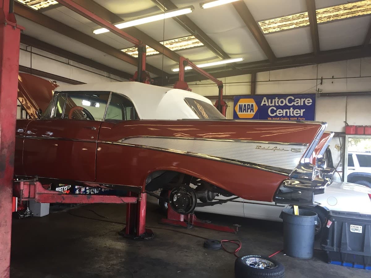 Sandalwood Automotive - a Main Street Auto shop — foto