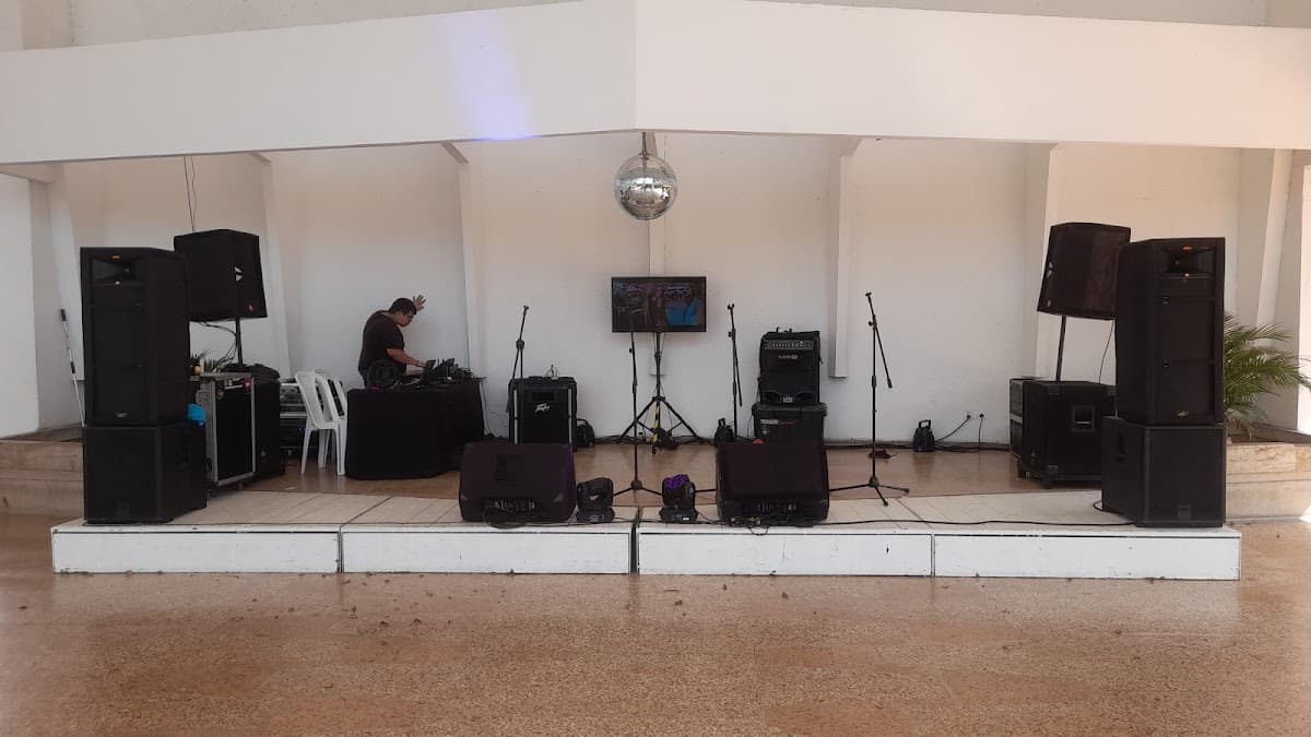 Alberto Neciosup producción y eventos