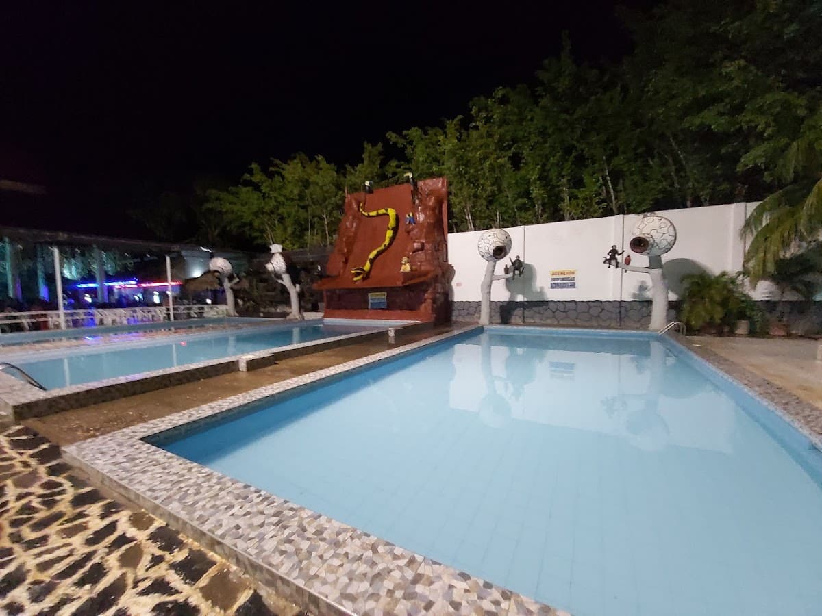 CLUB PISCINAS EL BOSQUE RESORT