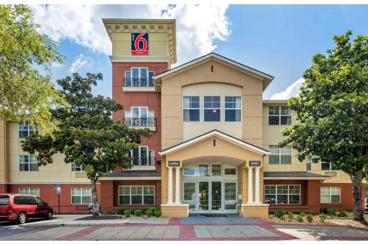 Studio 6 Suites Jacksonville Deerwood Park FL