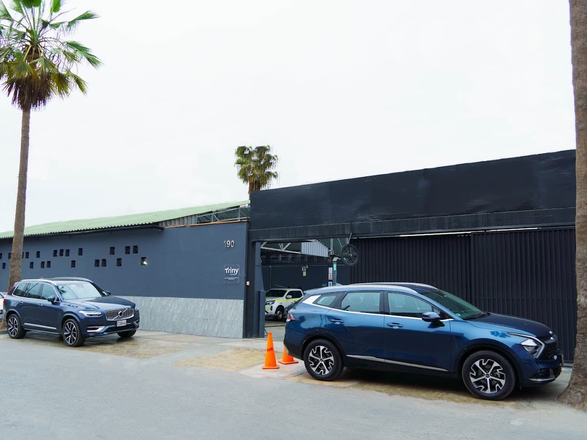 Alquiler de Camionetas en Lima - Triny Rental