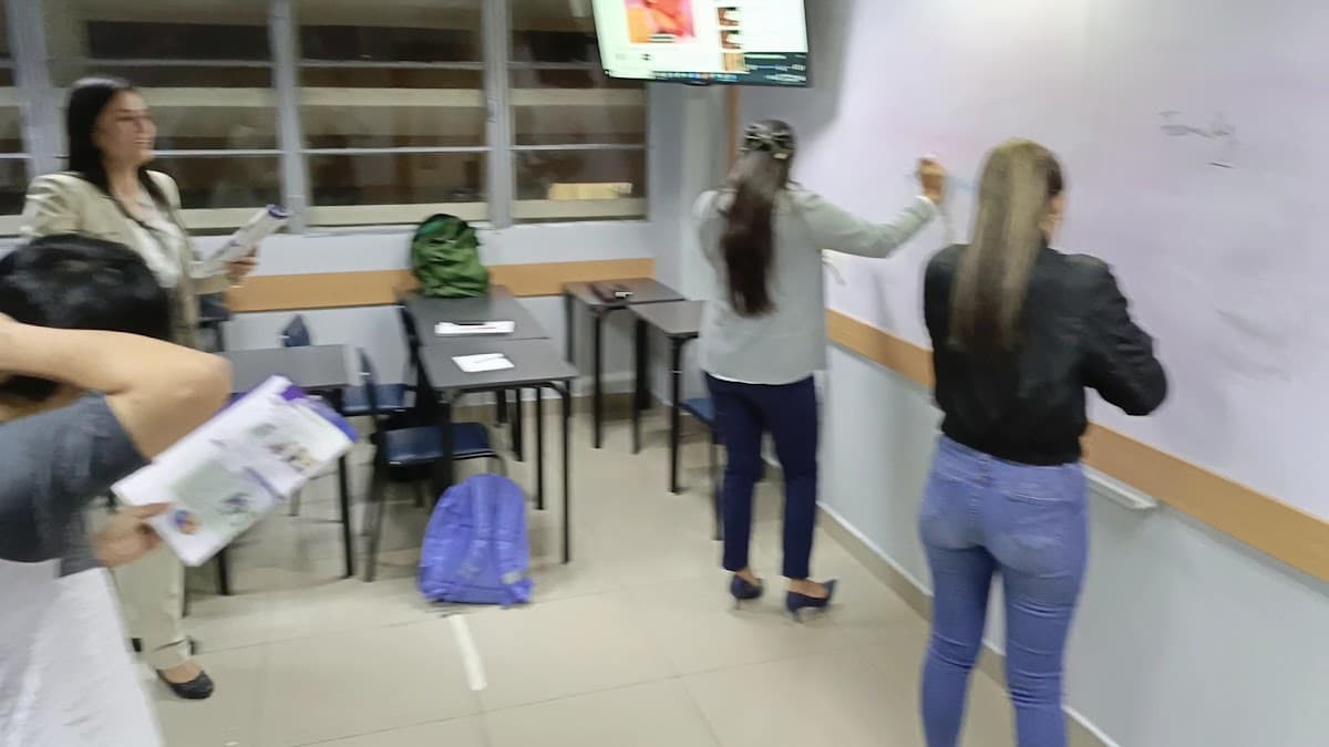 Centro Ecuatoriano Norteamericano — foto