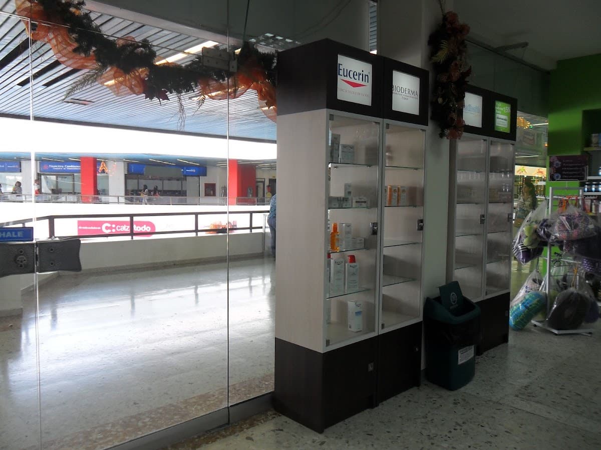 Farmacia Droguería San Jorge - C.C Calima — foto
