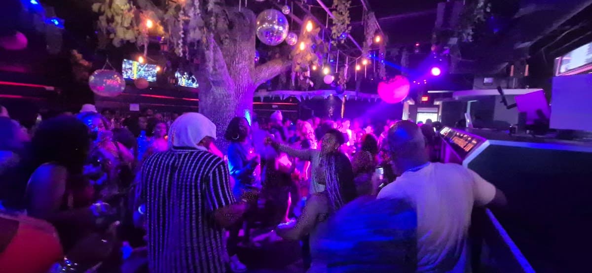 Myth Nightclub | Element Bistro — foto