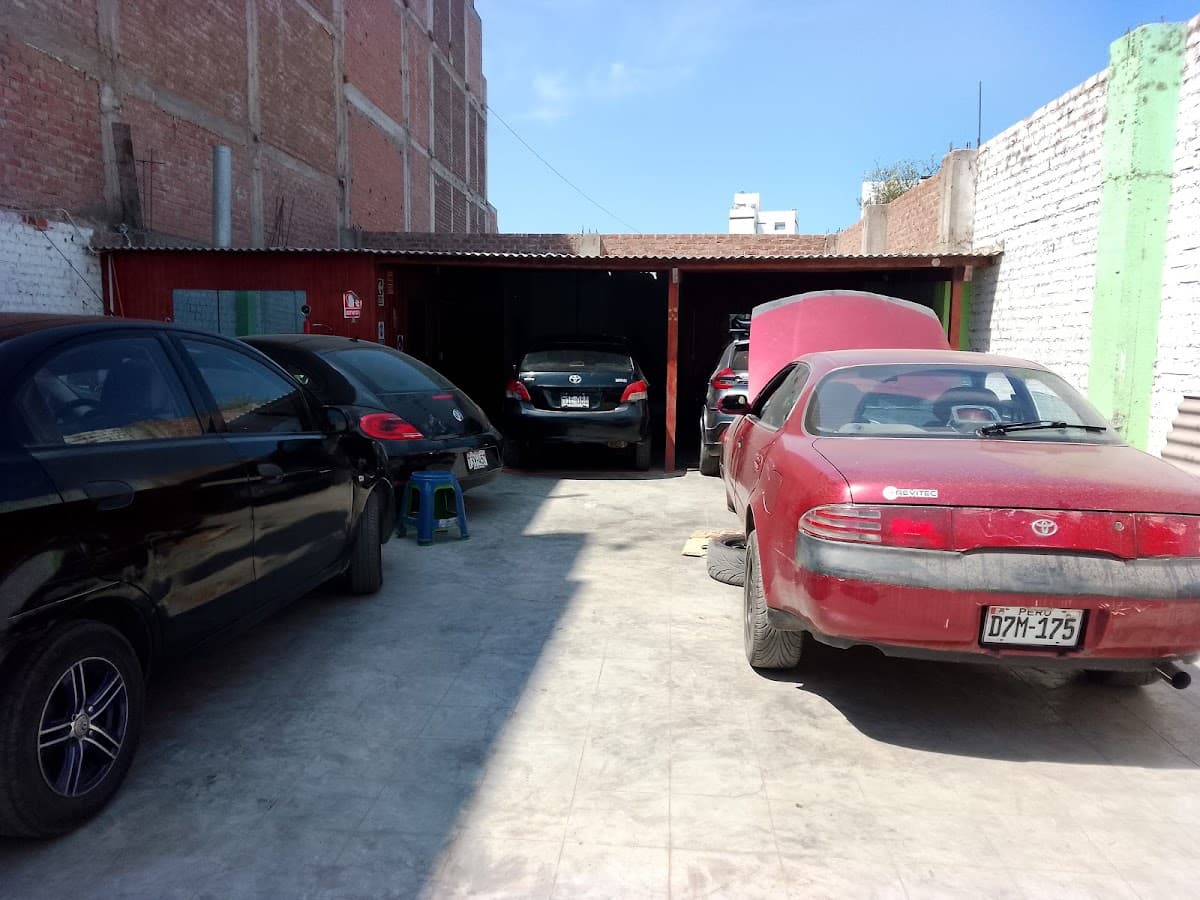 Taller mecánico Clinicar Trujillo — foto