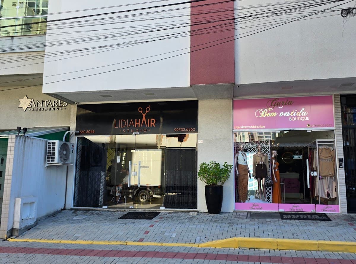 Lidia Hair Studio de beleza | Salão em Itapema Especialista em Mega Hair Fita Invisível — foto