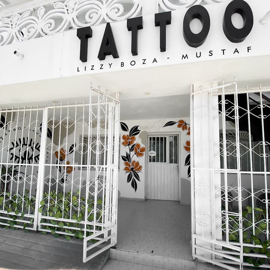 Lizzy Boza tattoo - piercing. Santa Marta — foto