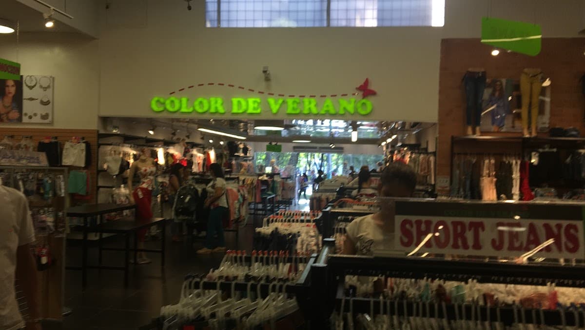 Color de Verano Tienda de Ropa — foto