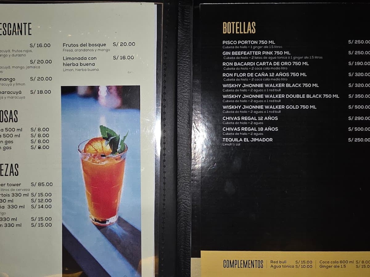 CARDI BAR & LOUNGE — foto