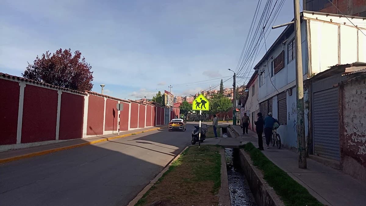Instituto de Educación Superior Tecnológico Tupac Amaru — foto