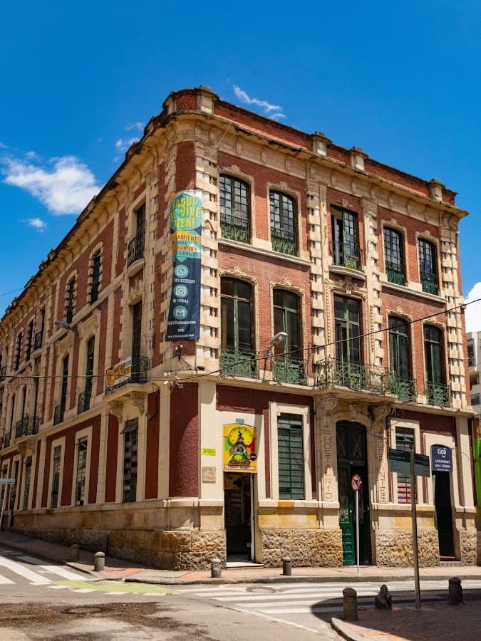 R10 - Hostal