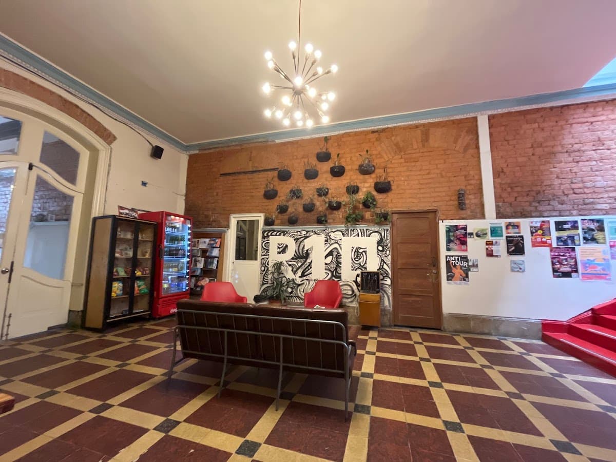R10 - Hostal — foto