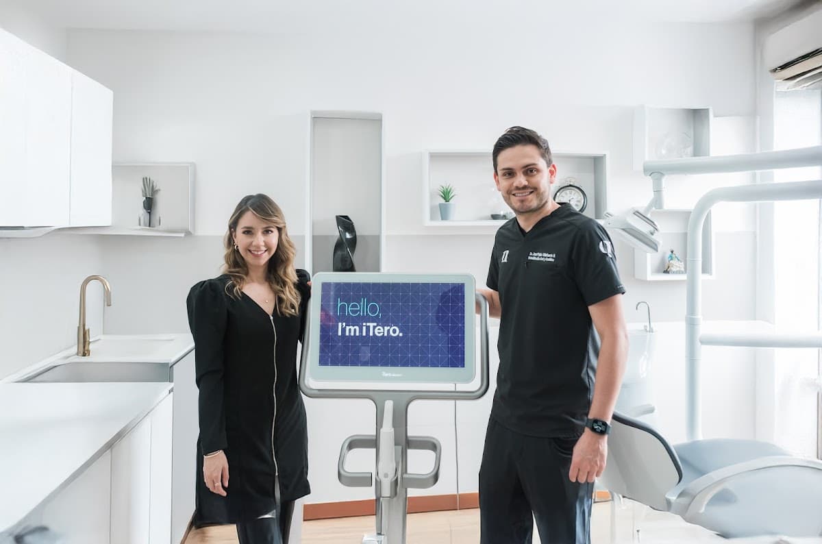 QV Dental Clinic - Clínica Dental Expertos en Diseño de Sonrisa e Implantes Dentales en Quito